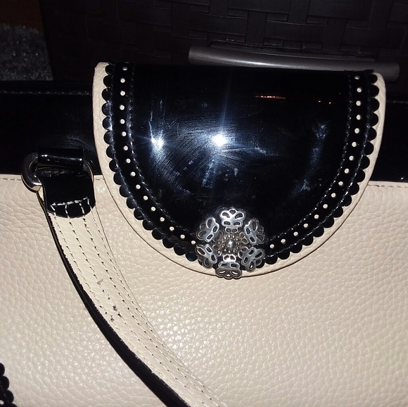Brighton, "Paulette" Creme/Black Leather Shoulder - Picture 4 of 8